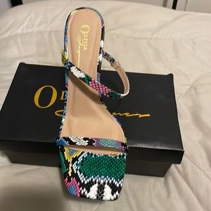 Multi color heel